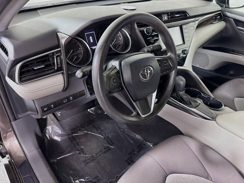 Used 2020 Toyota Camry LE image 22