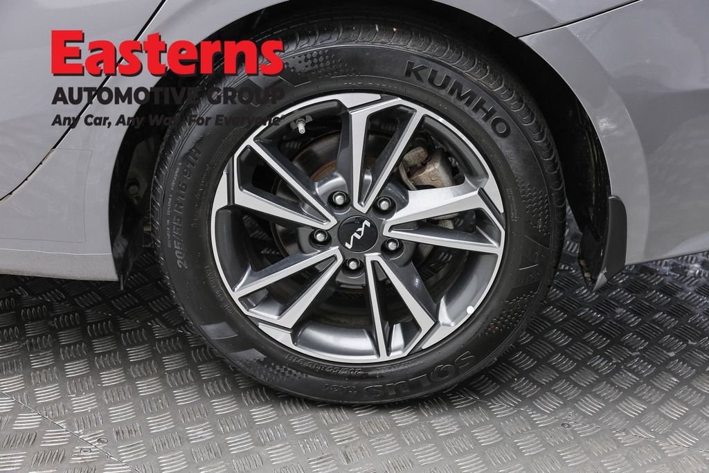 Used 2023 Kia Forte LXS w/ LXS Technology Package FWD image 9