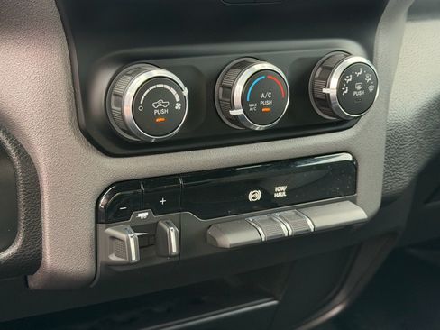 Used 2024 RAM 2500 Big Horn w/ Cold Weather Group AWD/4WD image 27