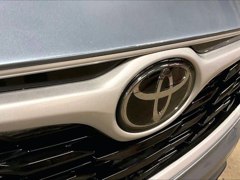Used 2023 Toyota Highlander XLE image 29