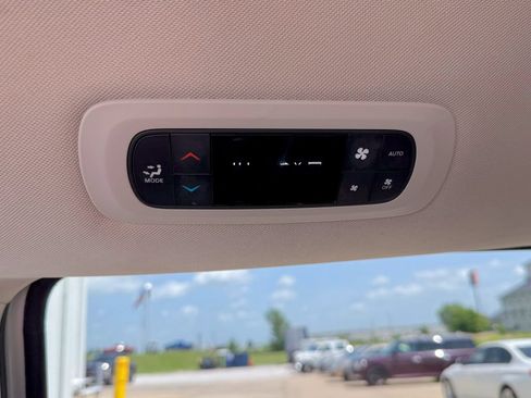 Used 2023 Chrysler Pacifica Touring-L FWD image 35