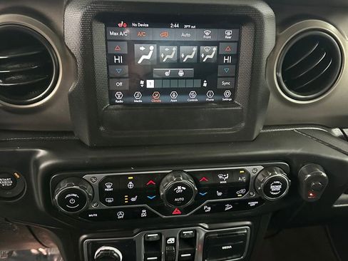 Used 2018 Jeep Wrangler Unlimited Sport S image 17