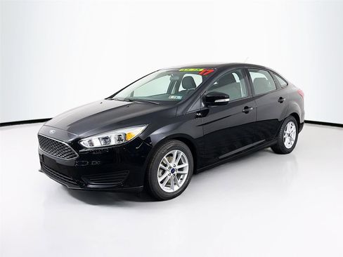 Used 2017 Ford Focus SE FWD image 3