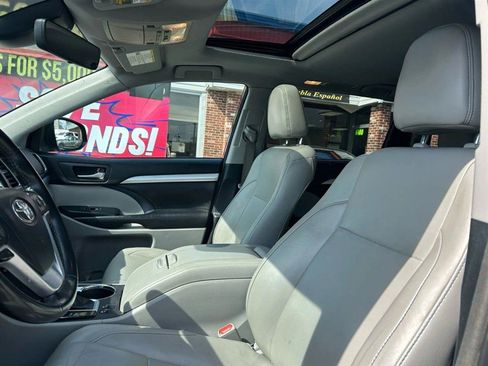 Used 2018 Toyota Highlander XLE image 18