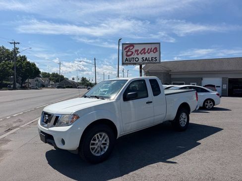 Used 2017 Nissan Frontier SV AWD/4WD image 1