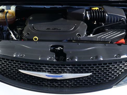 Used 2020 Chrysler Voyager L image 58