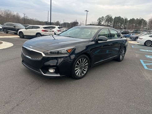 Used 2017 Kia Cadenza Premium w/ Luxury Package image 3