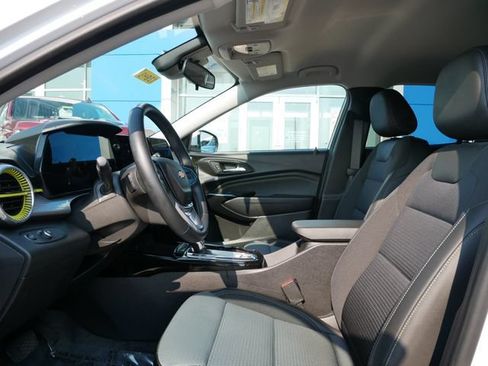 Used 2024 Chevrolet Trax LT w/ Driver Confidence Package FWD image 7