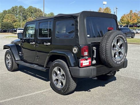 Used 2016 Jeep Wrangler Unlimited Sahara w/ Connectivity Group image 7