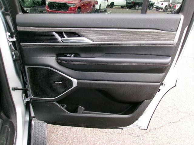 Certified 2024 Jeep Wagoneer Series III AWD/4WD image 9