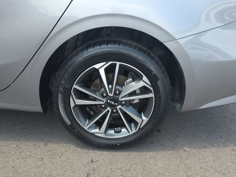 Used 2024 Kia Forte LXS FWD image 9