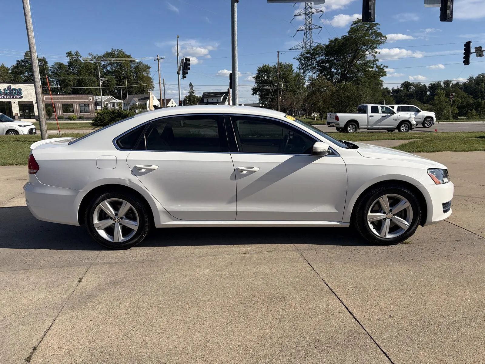 Used 2015 Volkswagen Passat 1.8T SE FWD image 4