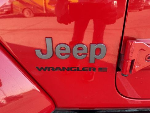 Used 2025 Jeep Wrangler Unlimited Rubicon image 17
