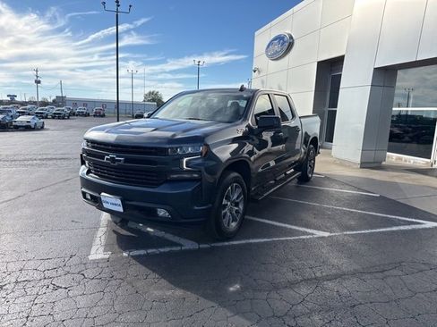 Used 2021 Chevrolet Silverado 1500 RST image 2