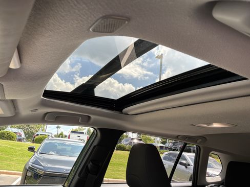 Used 2023 Toyota Corolla Cross LE w/ Moonroof Package FWD image 28