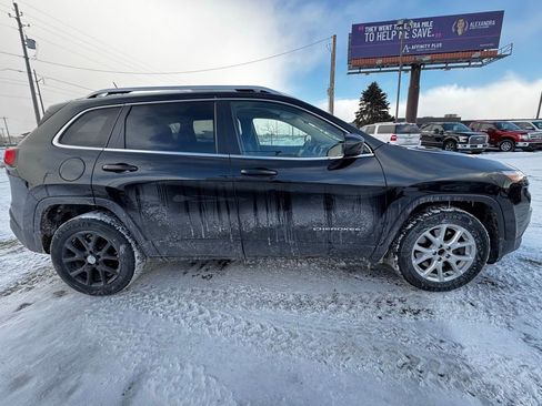 Used 2015 Jeep Cherokee Latitude w/ Cold Weather Group image 34