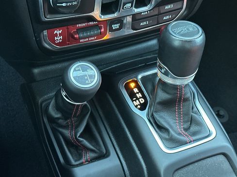 Used 2023 Jeep Wrangler Unlimited Rubicon 4xe image 24