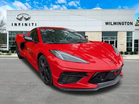 Used 2021 Chevrolet Corvette Stingray Coupe w/ Z51 Performance Package RWD image 1