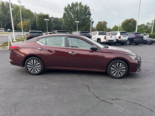 Used 2025 Nissan Altima 2.5 SV FWD image 2