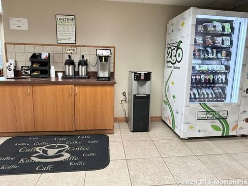 Used 2021 GMC Yukon XL Denali image 11