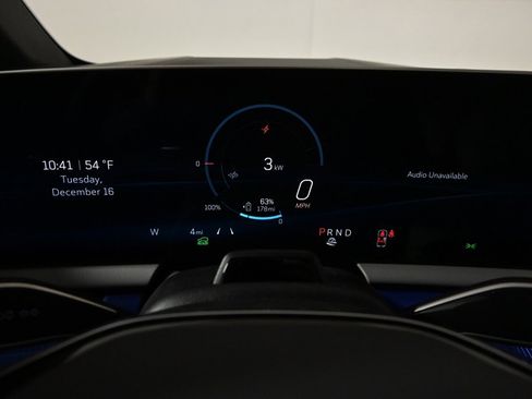 New 2026 Cadillac Optiq Luxury 2 image 25