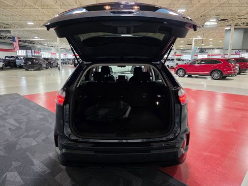 Used 2024 Ford Edge SE w/ Black Appearance Package image 5