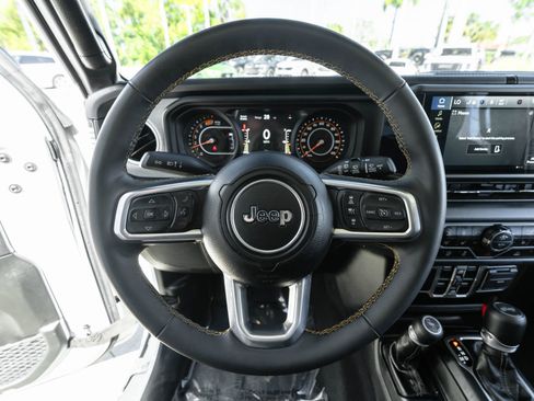 Used 2024 Jeep Wrangler Sahara image 8