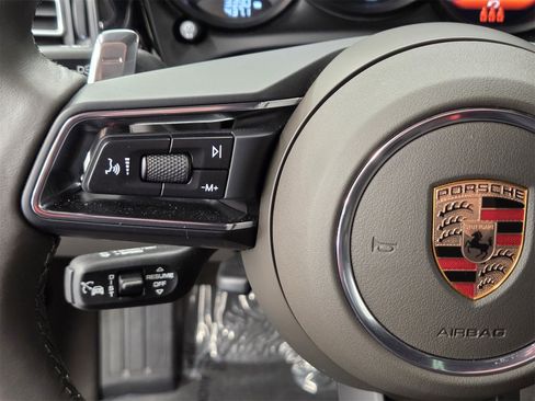 Used 2025 Porsche Macan image 18