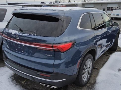 Used 2025 Buick Enclave Preferred image 4