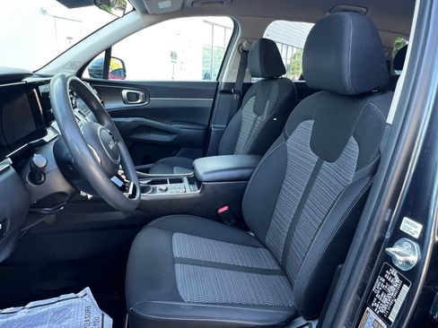 Used 2022 Kia Sorento LX FWD image 9