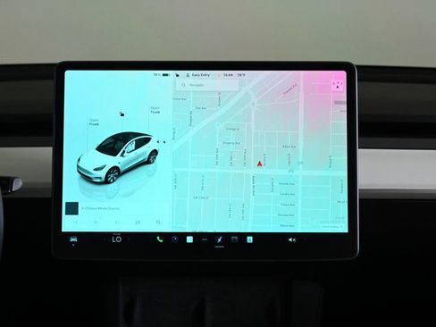 Used 2024 Tesla Model Y 2WD image 12