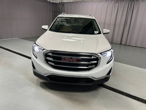 Used 2020 GMC Terrain SLT w/ Preferred Package FWD image 2
