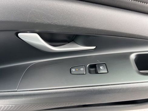 Used 2025 Hyundai Elantra SEL image 34