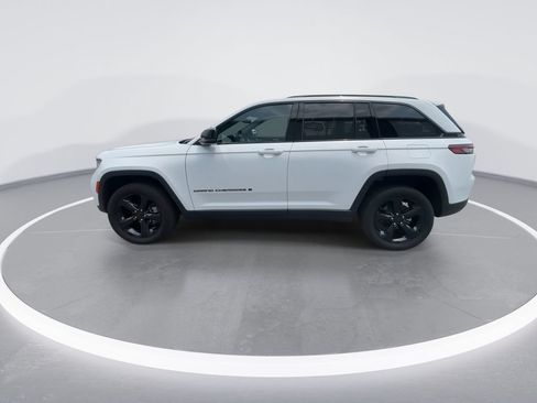 Used 2025 Jeep Grand Cherokee Limited w/ Black Appearance Package AWD/4WD image 5