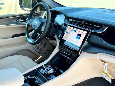 New 2024 Jeep Grand Cherokee Limited 4xe w/ MOPAR Finishing Package image 4