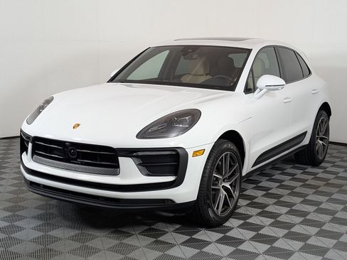 Certified 2025 Porsche Macan image 1