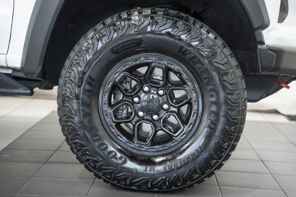 Used 2024 Chevrolet Colorado ZR2 w/ ZR2 Bison Edition AWD/4WD image 16