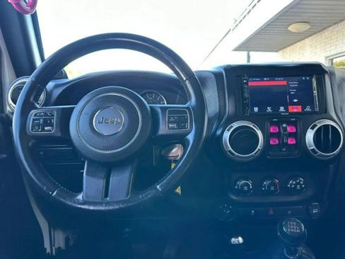Used 2013 Jeep Wrangler Unlimited Rubicon w/ Connectivity Group AWD/4WD image 27