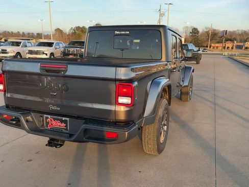 New 2025 Jeep Gladiator Sport image 8