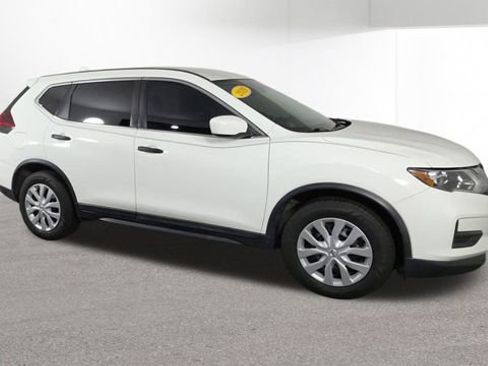 Used 2019 Nissan Rogue S image 10