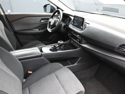 Used 2023 Nissan Rogue SV image 25