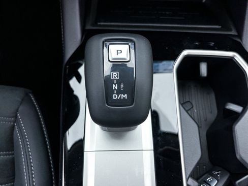 New 2025 Mitsubishi Outlander SE image 19