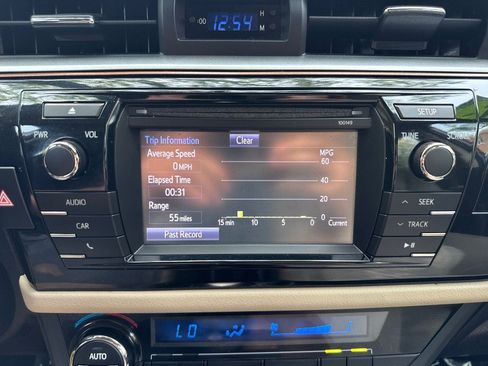 Used 2014 Toyota Corolla LE FWD image 21