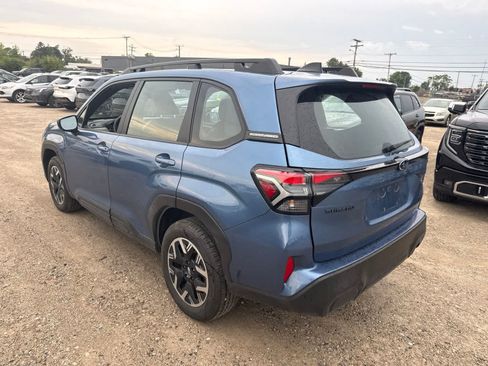Used 2025 Subaru Forester AWD/4WD image 2