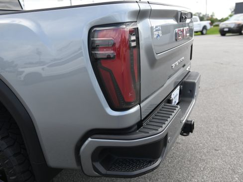 Used 2024 GMC Sierra 2500 AT4 w/ AT4 Premium Plus Package AWD/4WD image 12