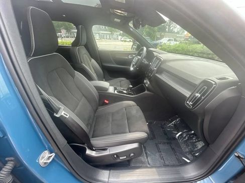 Certified 2025 Volvo XC40 B5 Plus AWD/4WD image 15