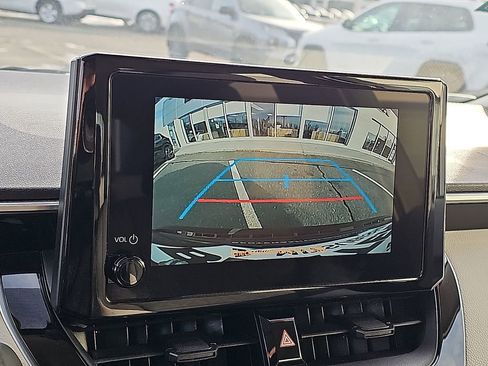 Used 2025 Toyota Corolla LE image 18