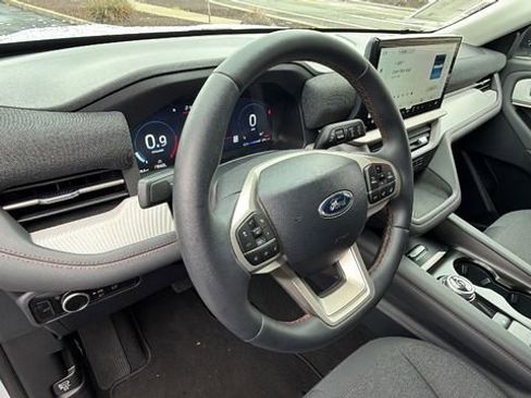 Used 2025 Ford Explorer Active image 32