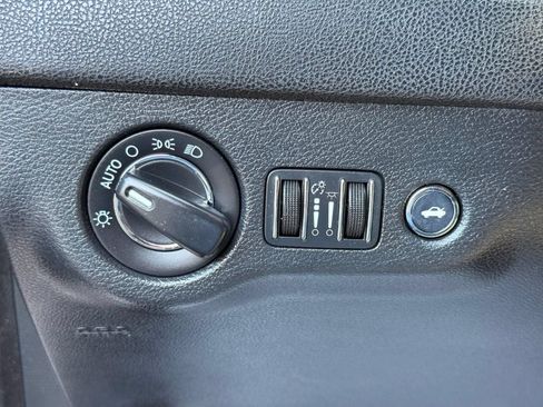 Used 2015 Chrysler 300 Limited RWD image 33