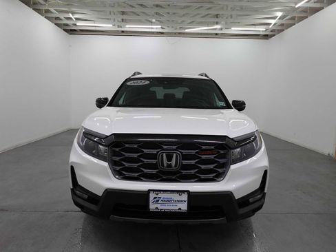 Used 2024 Honda Passport TrailSport image 2